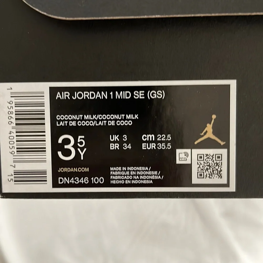 New Air Jordan 1 Mid SE GS - Picture 7 of 7